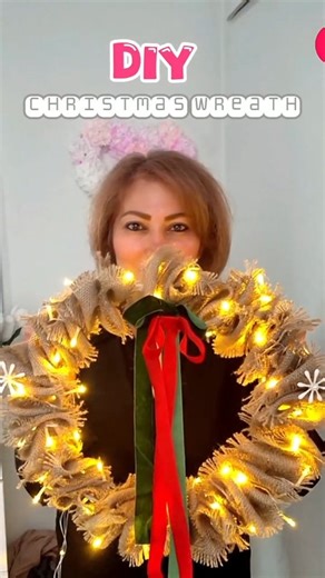 Creativity with Soli🎨 on Instagram‎: "♻️ Easy Recycled Christmas Wreath DIY 🎄✨ Made with scrap wire, burlap, cozy lights, and a little creativity. Simple, sustainable, and magical 🤍 حلقه آویز کریسمسی بازیافتی ✨🎄 ساخته شده با سیم دورریختنی، گونی و ریسه‌های نوری. ساده، خلاقانه و دوستدار طبیعت ♻️ Which one do you love more: recycled decor or store-bought? 👇 . . . . #RecycledChristmasWreath #ChristmasWreathDIY #RecycledDIY #UpcyclingIdeas #DIYDecor"‎