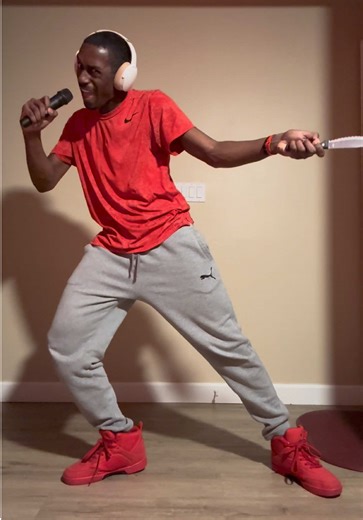 ITS TOMONGUS TUESDAY MY DUDES!! Jokes aside, I’m back with another karaoke video, this time tackling a song from Vs Imposter V4. Tomongus Tuesday is a short and sweet song that I wanted to try. Boyfriend had a knife for this song, so y’know that I had to follow suit. DON’T PLAY WITH KNIVES KIDS!! #jjsneighborhood #fnfkaraoke #fridaynightfunkin #fnfvsimpostor #fyp