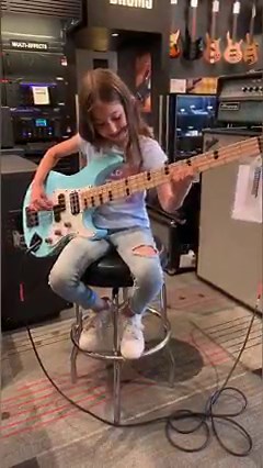 Flashback (2021): Found this Billy Sheehan signature Yamaha bass at Guitar Center Hollywood 🎶 | Ellen Alaverdyan