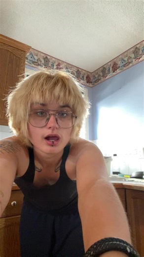 It looks like i have an old lady perm before i straighten my hair and i think that makes this cut so much better guys