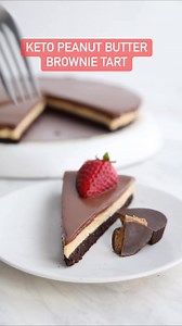Get the recipe: https://alldayidreamaboutfood.com/keto-peanut-butter-brownie-tart/ This Keto Peanut Butter Brownie Tart is absolutely swoon-worthy. If you haven’t figured it out by now, I am a diehard peanut butter lover. As in “you will need to pry it from my cold dead hands” kind of diehard. And I am always looking for new and creative ways to use it.#ketorecipes #ketodesserts #lowcarbdesserts #peanutbutter #chocolateeverydamnday #brownies #alldayidreamaboutfood #sugarfreelife | All Day I Drea