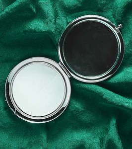 Best Lighted Travel Makeup Mirrors In 2025: 13 Top Picks