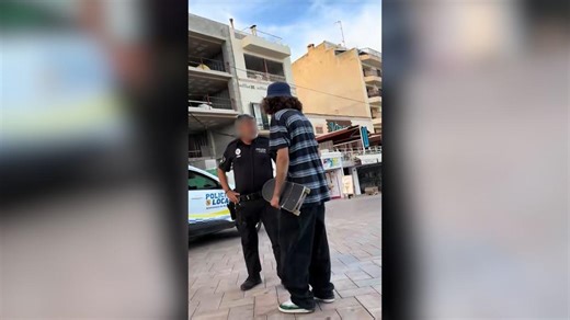Un joven ‘skater’ se libra de una multa en Porto Cristo tras ser sorprendido por la Policía bajando a toda velocidad hacia la playa