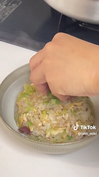 忙しい日の救世主、レタスチャーハンのレシピ