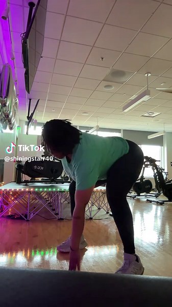 I figured I might as well try it too. Pay no attention to right leg vs left leg, that was flipped by the video. It was fun recording it #foryourpage #trending #viral #fyp #iloveme #womenoftiktok #growth #blackwomanoftiktok #tiktokfitnesss #womenfitness #healthandwellness #fitness #blackfitness
