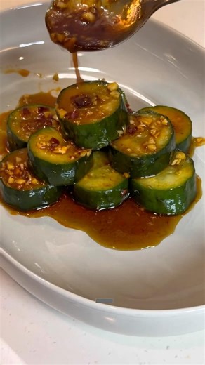 I made Din Tai Fung’s cucumber salad at home 🥒 and now I can’t stop eating this