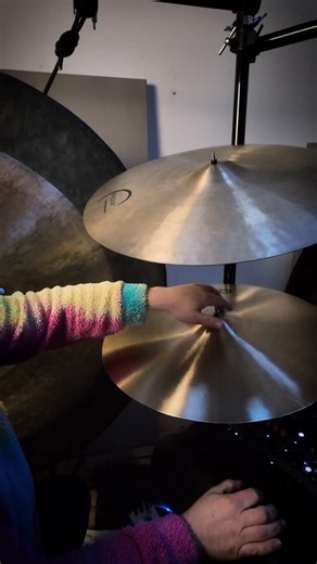 Resonant Transitions on Instagram: "Bringing the cymbals and a vocoder out to play. Really enjoying hearing these tones amplified through the 52” Chau. In this experiment I am using the vocoder mic of the @arturia_official MicroFreak to pick up these beautiful tones from the cymbal. @blovesacredsound"