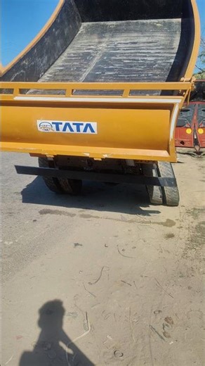 TATA Tipper Hydraulic Lift Demonstration: Operating the Truck Bed ⬆️
