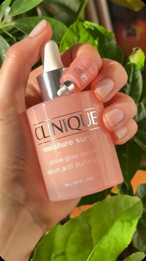 How to ✨nail✨ your glow up in one easy step 💅 NEW Moisture Surge Active Glow Serum: ✨Exfoliates, hydrates, and brightens. ✨With lactic acid, hyaluronic acid, and vitamin C. 🥛Lightweight, milky texture sinks into skin - and looks like a soap nail mani.👀 @soph_builds_nails | Clinique