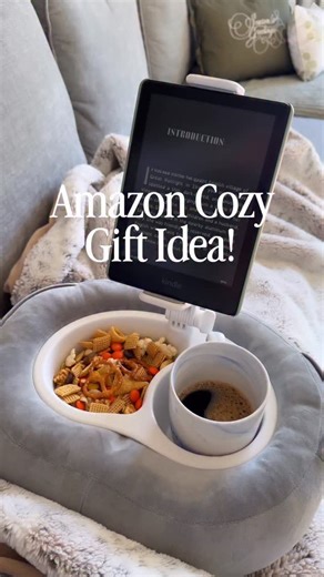 Sweet Savings and Things®️ on Instagram: "⭐️ Comment “PILLOW” and I’ll send you the link to this genius tablet pillow stand! ✨📱 It’s soft, plush, and holds your iPad, Kindle, or phone at the perfect angle while you’re in bed, on the couch, or cooking in the kitchen! The 360° rotating holder keeps your screen right where you want it, and the little detachable bowl is perfect for snacks, mugs, your phone, needlepoint supplies and more. It’s a great cozy buy and a perfect gift idea! 🤍 ⭐️ You can 