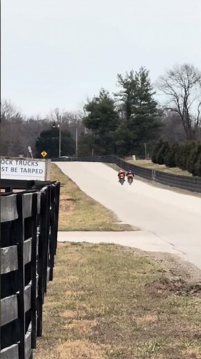 Gsxr 600 vs Cbr 600 #fun #fypシ #motorcycle #racing #cbr600rr #gsxr600 #racing