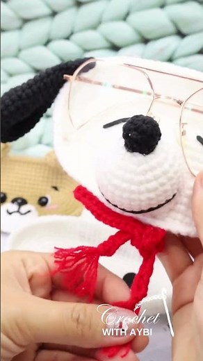 crochet a cute snoopy eyeglass holder with me! #crochet