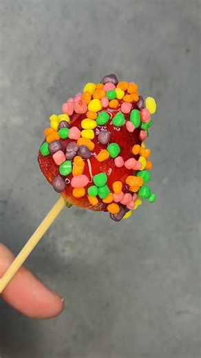 These firecracker fruit bites will have your taste buds poppin’! 🍇🎆 Check out the full recipe below! INGREDIENTS: Jolly Ranchers Nerds Candy Strawberries Grapes Skewers INSTRUCTIONS: 1. Add desired fruit to skewer. 2. Using a microwave safe dish, melt candy in 15-second intervals. 3. Swirl fruit in warm melted candy until fully coated. 4. Dip in smaller candy pieces. 5. Let cool before eating. TIPS: - Play around with different types of fruit. - Make sure to pat fruit dry before adding warm me