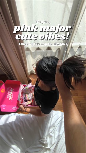 It's cute, it's pink, it's TokyoTreat snack box! #japanesesnacks #snackbox #snackboxreview #japan