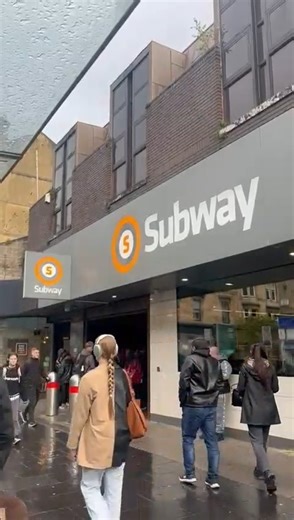 Heading to University of Glasgow open day tomorrow? Alight at Hillhead Station where a short 5 minute walk will take you to campus! Subway will get you there from only £3.20 and is your quickest way from the city centre! 📍🚇🧡 | Glasgow Subway