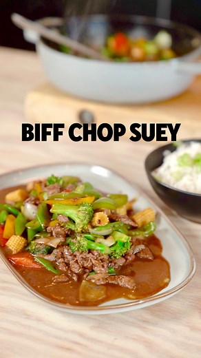 Oppdrag Middag on Instagram: "Biff chop suey - kjempeenkelt og alt for digg🤤🙌🏼 Bunnpris eier denne kontoen. Videoen inneholder produktplassering og reklame for Bunnpris. Personer: 2 personer Tid: 30 minutter Du trenger 👏🏼1 pakke strimlet biffkjøtt fra Billig Middag 👏🏼3-4 ss østerssaus 👏🏼2 ss soyasaus 👏🏼1 ts revet hvitløk 👏🏼1 ts revet ingefær 👏🏼1 ts maizenna 👏🏼1 kjøttbuljong 👏🏼1 god dl vann 👏🏼1 neve kuttet brokkoli 👏🏼1 liten løk 👏🏼1 neve kuttet paprika i biter, gjerne uli