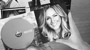 Die neue Fanbox… 😍🎁 ► Deluxe Version „Helene Fischer“ (2 CDs mit 24 Songs) ► Bonus CD mit den 17 schönsten deutschen Duetten aus der Helene Fischer Show ► Aufstellbares Portrait-Cover ► Notizbuch mit handschriftlicher Widmung ► 5 Helene Fischer Fotoprints 👉 www.umgt.de/4LMLWy Weiterhin gibt es das Album bei amazon auch als Download www.umgt.de/5cPNi4, sowie die Songs „Herzbeben“ und „Nur mit Dir“ als Stream bei Amazon Music Unlimited www.umgt.de/EHgRbW. | Helene Fischer