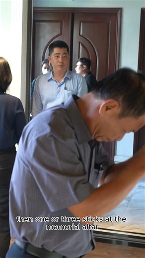 HOW TO OFFER INCENSE AT A VIETNAMESE FUNERAL