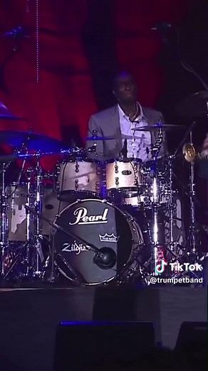 Chris Botti & Sy Smith Perform The Look Of Love