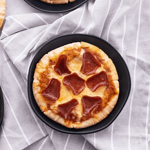 Pita Pizza: 5 Ways (Easy Weeknight Dinner)
