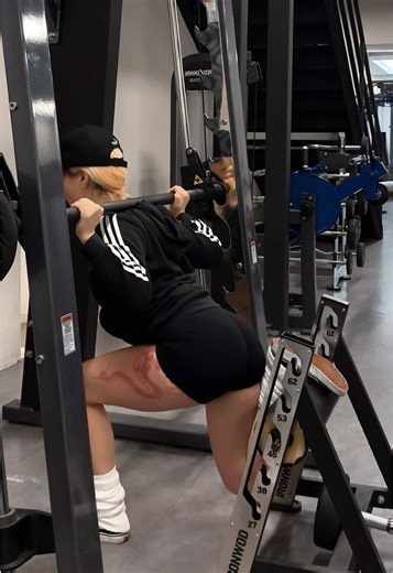 Building muscle 🏋️🍑🎀 #MuscleBuilding #FitnessJourney #GymLife #StrengthTraining #GainMuscle