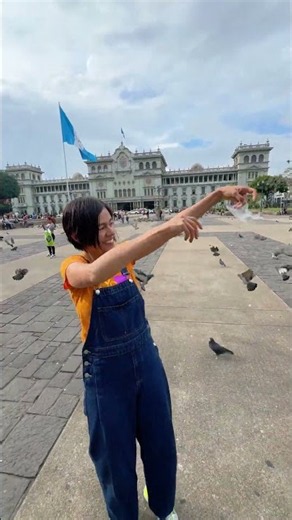 Christina junto a miles de palomas 😯🕊️#123andres #cancionesinfantiles