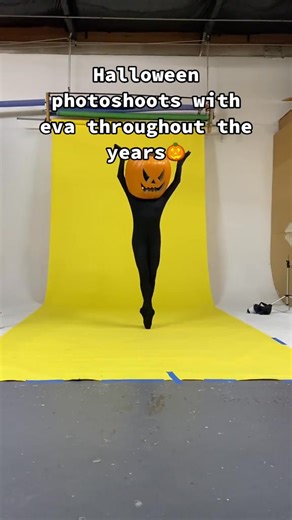 Some of the halloween photoshoots with eva Ive had👽🎃 which one is your favorite ---- #fyp #amberskaggs #ballerina #spookyseason #ballettok | Amber Novella