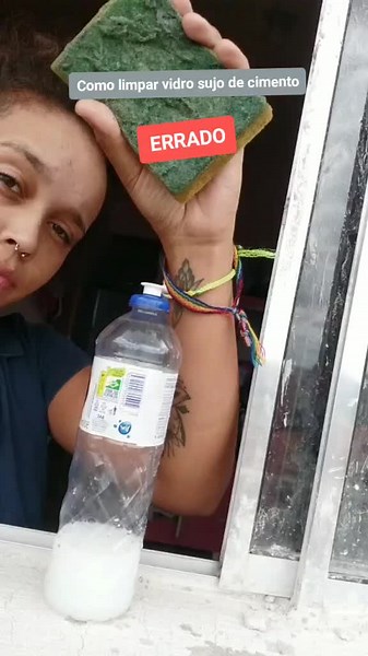 Cómo quitar cemento de ventanas y vidrios