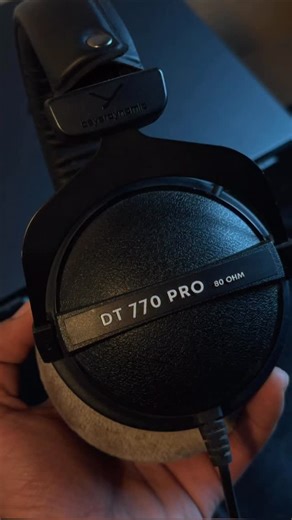Beyerdynamic DT 770 Pro Honest Review 😱 . . @beyerdynamic . . . #producer #producermemes #musicproducer #producerlifestyle #studioheadphones #audioengineer #mixingandmastering #mixmaster | UrBoi Muzic