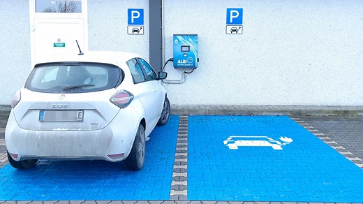 Aldi: E-Auto laden – wie funktioniert das?