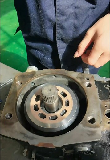 Understanding Excavator Hydraulic Pumps and Parts