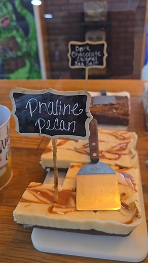 Fudge Yeah! Come get your first fudge packing of 2025! #uranusmo #fudge #tasty