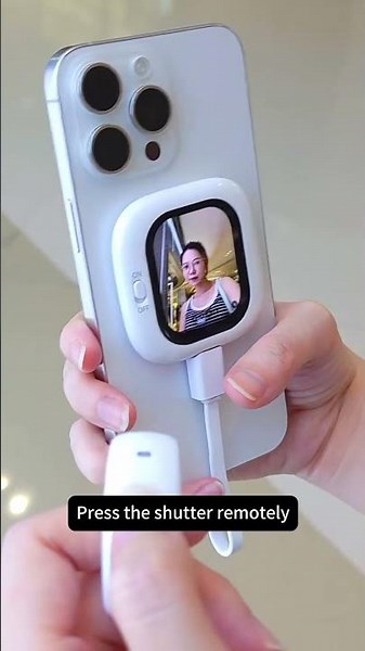 I Used a Selfie Monitor for a Week and Here's What Happened