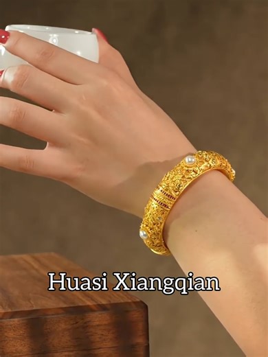 Only Queens Were Allowed to Wear This🤯 #foryoupage #gold #viral #Queen #this