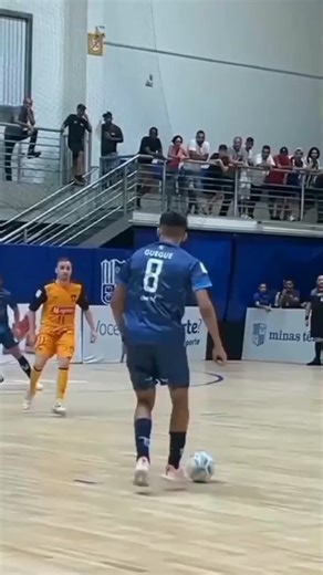 Smartbox - Futsal on Instagram: "Tutorial: Drible do bruxo🧙🏻"