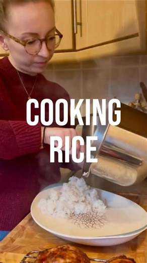 Eimear • Chef • Weekly Menus • From Scratch Recipes on Instagram: "How I Cook My Rice ✨ METHOD 👇🏻 There’s a million ways to cook rice, I’m married to a Dominican and he cooks it completely differently to me! Quick Recipe Breakdown 👇🏻 I usually allow around 90g per person for a main course. Add rice to a pot and cover with cold water. Agitate the water with your hand until it turns cloudy. Drain and repeat. Do this until the water runs clear. This usually takes 3–4 times (some people do it 6+