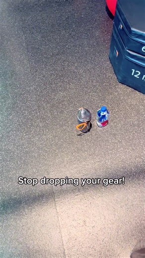 If you’re serious about your grind… stop dropping your gear! 😤⚡ This bag actually sticks everything in place! 💪 Tag a friend who needs this!👇 #gymtok #magneticbag #fitnessgear #tiktokviral #fypシ