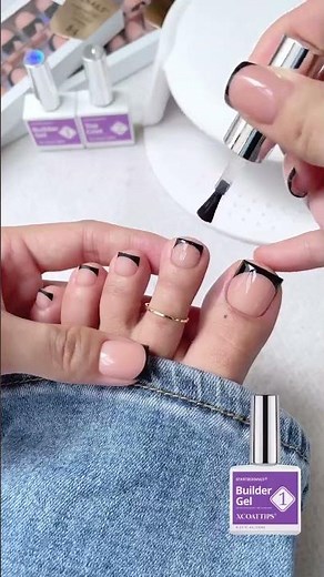 Black French toe nails = summer’s sleek secret ✨