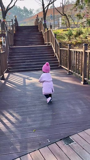 어머니는 딸의 사진을 찍으라고 했다😄 mother asked to take a picture of Yang Yun A #yangyunababy #photography #kidsmodel #사진직찍 #한국어 #fyptiktok #modeling #modelkorea