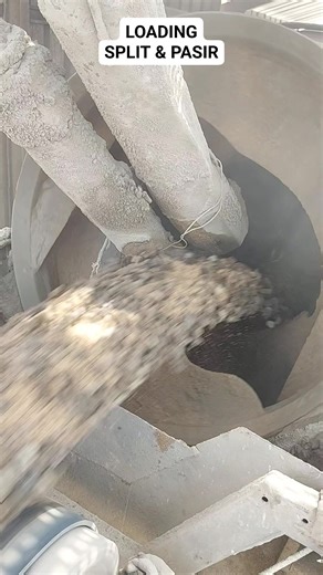 Loading split dan pasir melalui conveyor mase, gwasss terus pokokeee 👍 #fblifestyle #reels #short #viral #fyp #truk #truck #mixer #beton #batchingplant #driver #supir #facebook #fbpro #jangkauan #interaksi | Rizky Dian Pratama