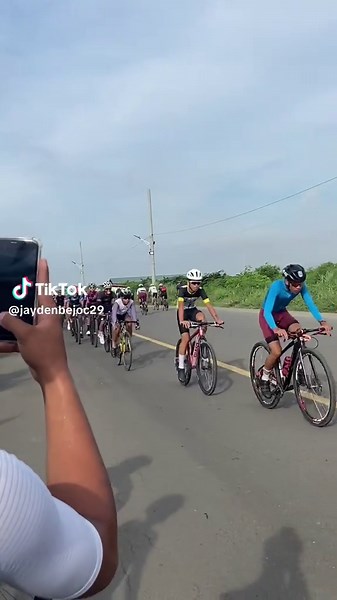 Cycling Video Compilation: Highlights and Edits