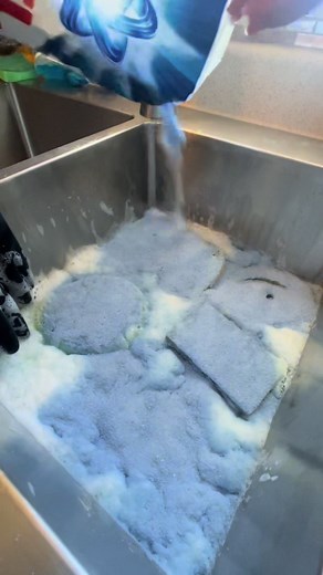 Random Dec. Live Combo P.1/2🥰 Someone tell what powder that is💀 AND WHY AM I SQUEEZING LIKE THAT😭 the ariel powder was so pretty though🤭 #powdercleans #fyp #spongesqueeze #sponges #asmr #satisfying #december #live #combo