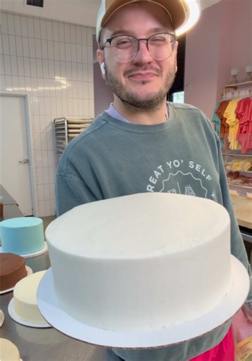 Friday Evening Cake Dump: Buttercream & Custom Cake Ideas