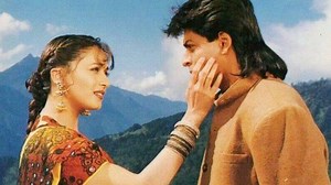 Download Film India Koyla Subtitle Bahasa Indonesia (Sub Indo), Video Streaming di HP - Tribunlampung.co.id