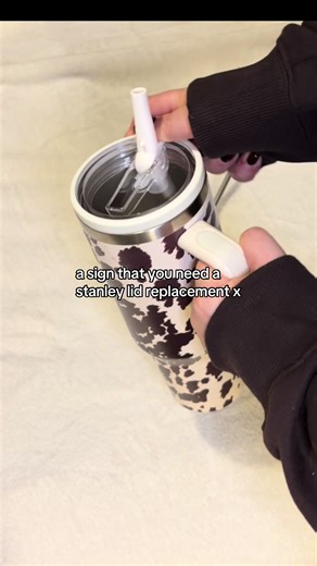You sign you need a stanley lid replacement 🤭✨ I simply cannot just have a normal straw as I will always spill it 😂 so this lid is a great alternative! And it’s cheap 😍🤭 #stanley #stanleycup #stanleycuplid #stanleylid #stanleylidreplacement