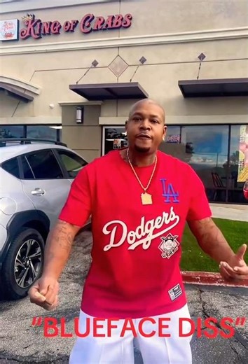 Blood Gang Bompton Gee Uno Pulls Up Dissing Blueface At Restaurant 🦀