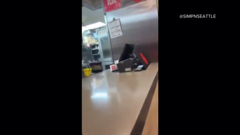 Video shows altercation between customer, employee at Federal Way Pizza Hut