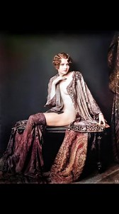 Jean Ackerman when she was a Ziegfeld Follies dancer, photographed by Alfred Cheney Johnston around 1927. (Vamps and Flappers of the 1910s, 1920s, and the Early 1930s) . . #newyorklife #newyork #skyline #urbanphotography #streetfood #skyscraper #streetphotography #manhattan #streetstyle #citylife | Fothomer-Thomas Ernst