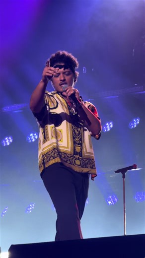 This is your sign — buy the Bruno Mars tickets 😌🫰🏻 #brunomars #concert