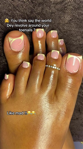 Creative Ideas for Gel Toenails and Toe Accessories